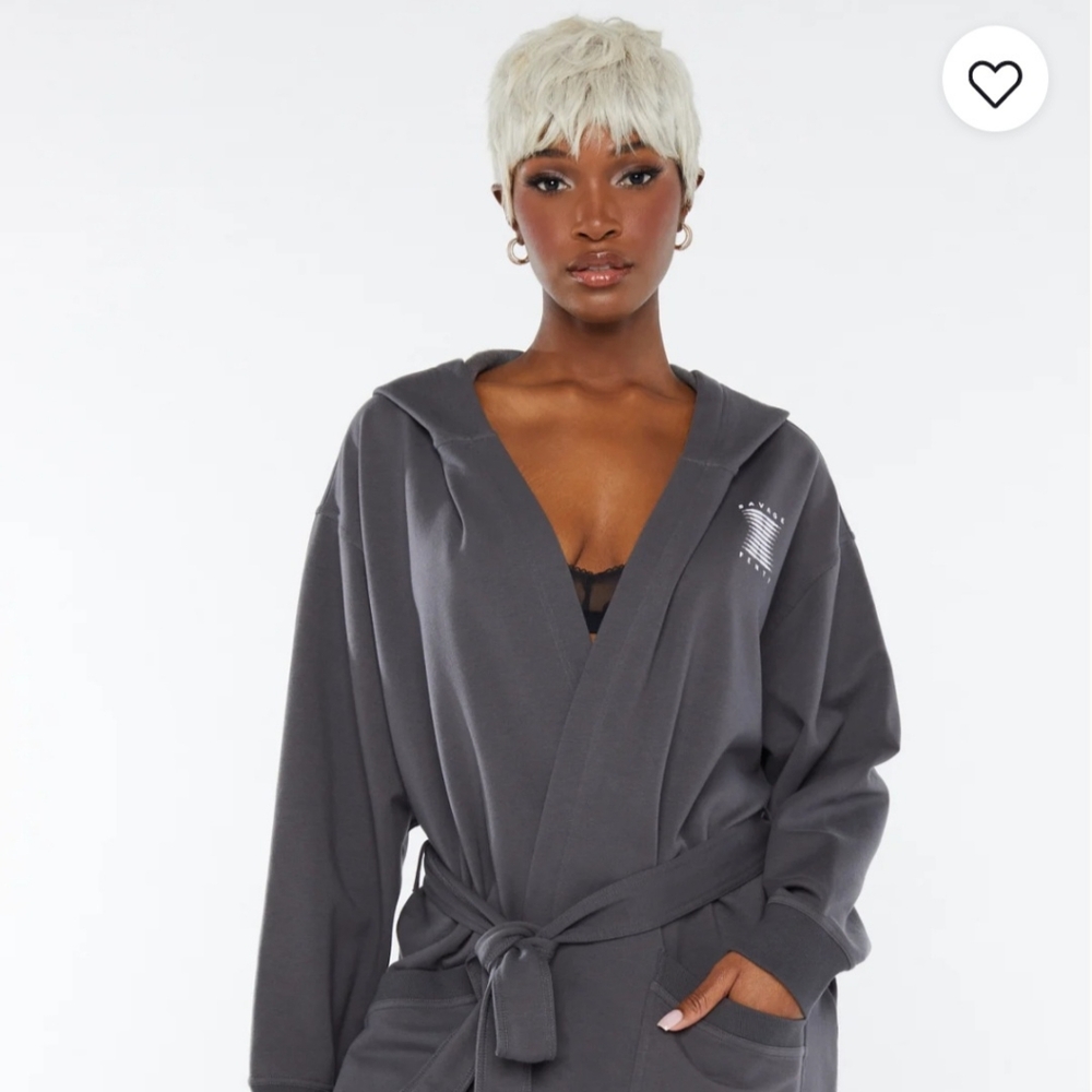 NEW WITH TAG STILL IN WRAPPER SAVAGEXFENTY  FOREVER SAVAGE SHOWGIRL ROBE